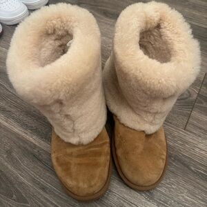 Ugh chestnut fur size 8